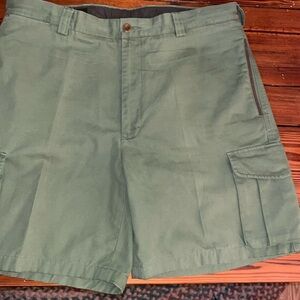 Orvis olive green size 36 men’s cargo shorts